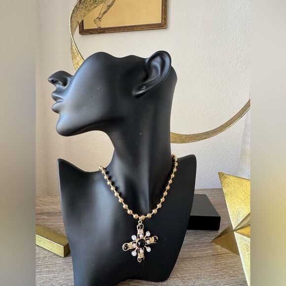 Vintage style Black Cross Necklace A1486 - Picture 6 of 6